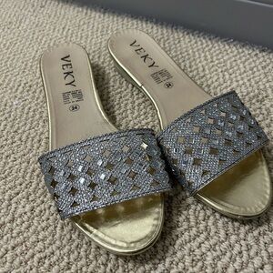 2/$20❤️- SHOES | Women’s Veky silver sandals size 6.5/7